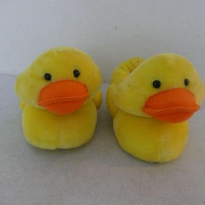 Vintage Pair of Adorable Yellow Duckie Slippers - Like New - Size XL (11-12)