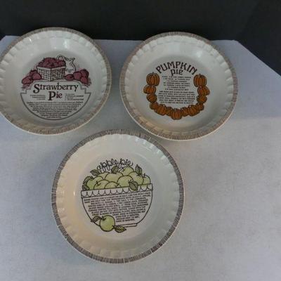 Vintage 1980s Royal China by Jeannette Set of 3 Recipe Pie Plates - Pumpkin, Apple & Strawbery