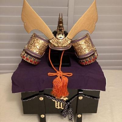 MTH026 Decorative Japanese Boyâ€™s Day Samurai Helmet With Lacquered Box
