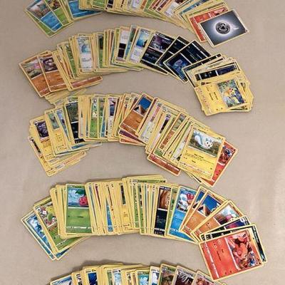 MTH063 Over 500 PokÃ©mon Trading Cards & More!