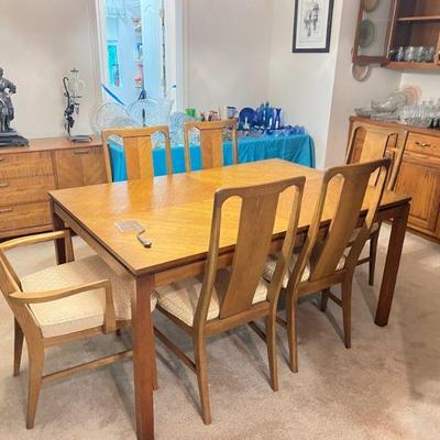 Dining Room Table with 6 Chairs by Bassett
