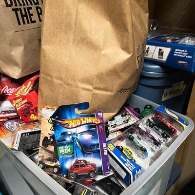Tons of VW Hotwheels in packages