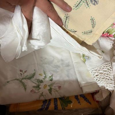 Vintage Tablecloths & Linens $10-$20
