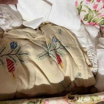 Vintage Tablecloths & Linens $10-$20
