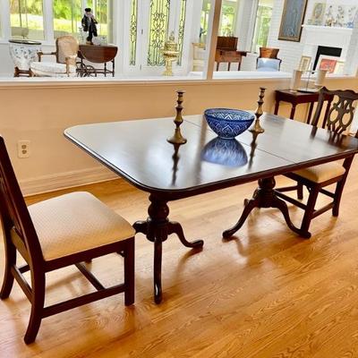 Ethan Allen Dining Room Table with 4 additional leaves and 2 chairs