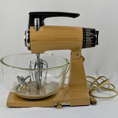 Vintage Sunbeam Mixmaster Series Stand Mixer in Harvest Gold