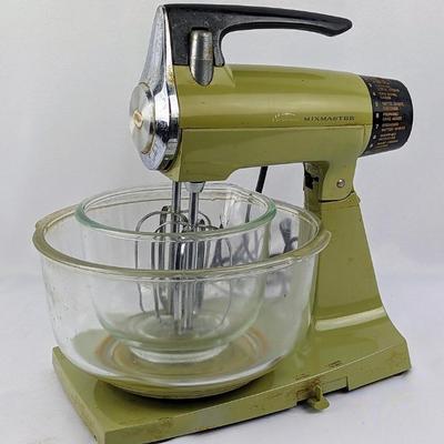 Vintage Sunbeam Mixmaster Series Stand Mixer in Olive Green
