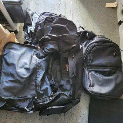 #2534 • 1 Duffle Bag, 4 Backpacks and one laptop bag.
