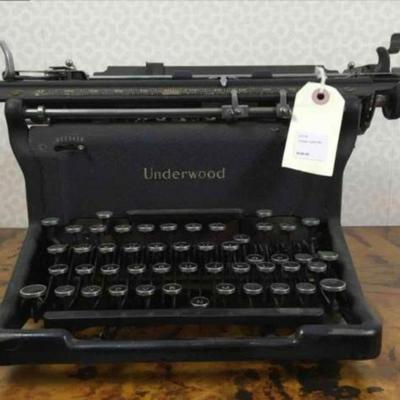 #6302 â€¢ Vintage Underwood Typewriter
