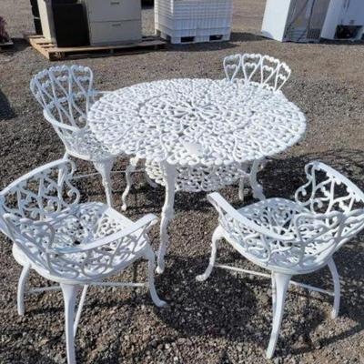 #8318 â€¢ Metal patio set with 4 chairs and umbrella base Plate

