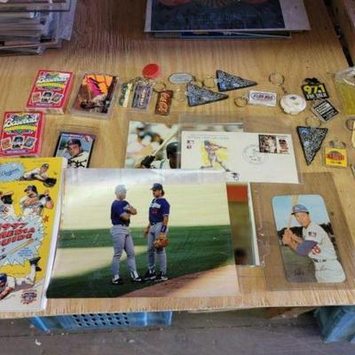 #10622 â€¢ Baseball Cards, Keychains, Media Quide & Photos
