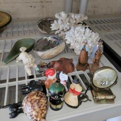 #9060 â€¢ Abalone Shells, Figurines, Coral & Sea Shell
