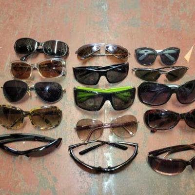 #6530 â€¢ Box of Sunglasses
