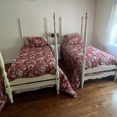 Twin Poster Beds