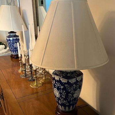 Navy blue And White Chinoiserie Table Lamp