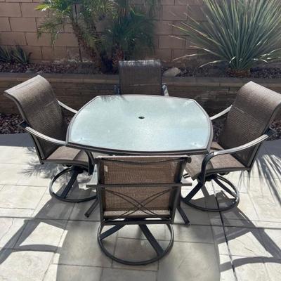 This item is available for PRESALE.  Please text photo to 760-668-0554 to purchase.  We accept Zelle
Mesh and Metal Patio Table and 4...