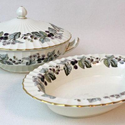 Royal Worcester bone china serving pieces, 