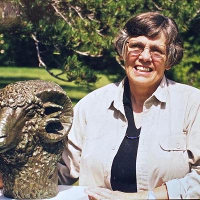 Artist Rosalind (Ronny) Waters with her sculpture
