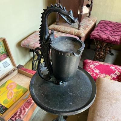 Rare antique Dragon art deco cigar ashtray stand in very good condition, cast iron. 