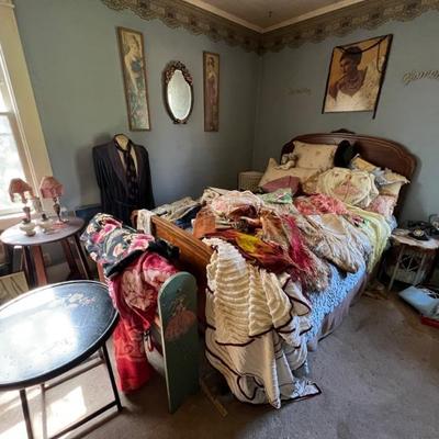 Linens and fabrics galore - all vintage!