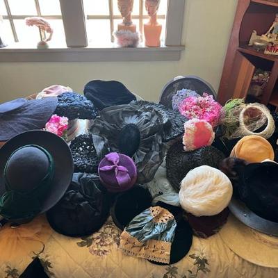 Vintage hats galore!So many vintage hats! 