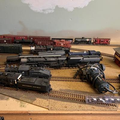 Dozens and Dozens of trains - engines, boxcars and tracks, stations, bridges and parts!