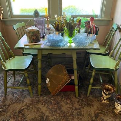 Cute 1930â€™s dinette set painted green with expanding pop up sides.