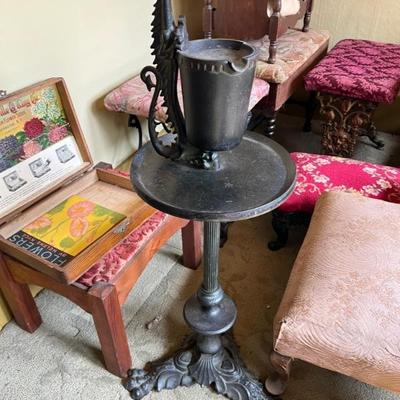 Rare antique Dragon art deco cigar ashtray stand in very good condition, cast iron. 