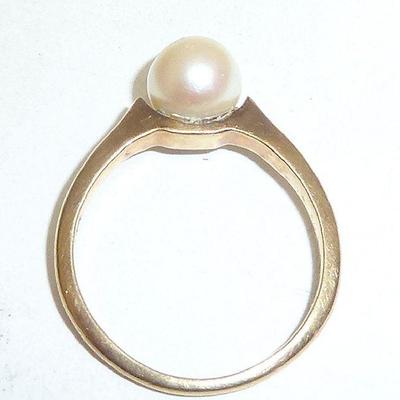 Pearl ring 2.5 gr marked 14K 