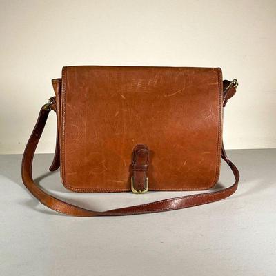 COACH BROWN LEATHER SATCHEL | Brown leather satchel with front buckle and 3 large pockets. - l. 11 x w. 2 x h. 9 in