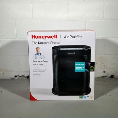 HONEYWELL HEPA AIR PURIFIER | Brand new in box, made for extra large room. - l. 21.25 x w. 13 x h. 24 in