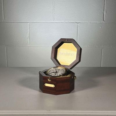 BULOVA CLOCK IN CASE | Brass Bulova presentation Clock in wood case. Battery-operated Model :B7910. - l. 5.5 x w. 5.5 x h. 4 in
