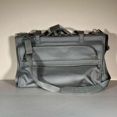 TUMI TRI-FOLD GARMENT BAG | Compact 3-fold garment bag from Tumi. - l. 21.5 x w. 3 x h. 14 in