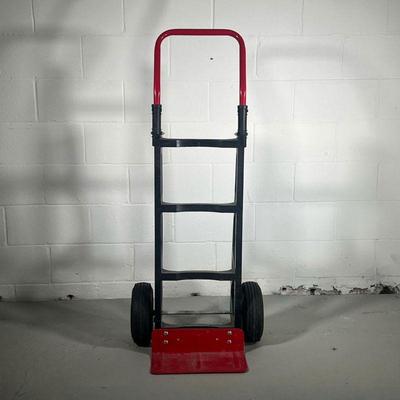 MILWAUKEE HAND TRUCK | Model 60610 with a Load Rating of 600lbs. - l. 21 x w. 16 x h. 51 in