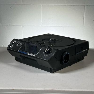 KODAK CAROUSEL 5200 PROJECTOR | Comes with power cable and remote. - l. 13 x w. 10.5 x h. 4.25 in
