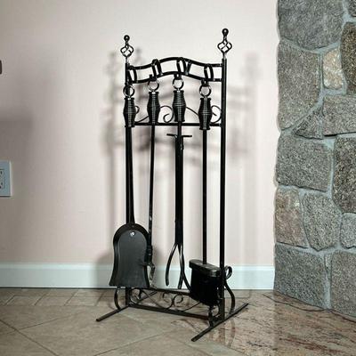 FIREPLACE TOOLS | Set of four fireplace tools and stand in a black finish. - l. 14 x w. 13 x h. 33 in