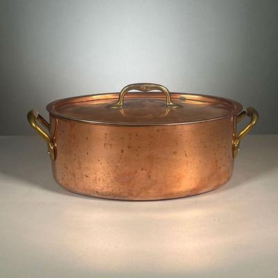 OVAL COPPER POT | With lid, likely French but with no apparent markings. - l. 10 x w. 6.5 x h. 4.5 in (pot only) 