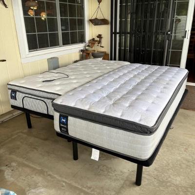 King lift bed, purchased 02/2023
Paid over 3k. 
2000.