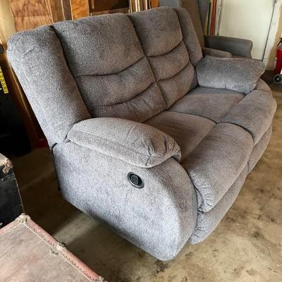 New reclining love seat. Purchased 5/2023, paid 899.00
750.00
