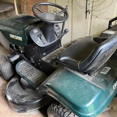 Craftsman Riding Lawnmower (needs maintenance)