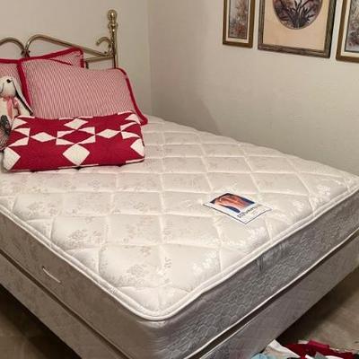 Full Size Bed 