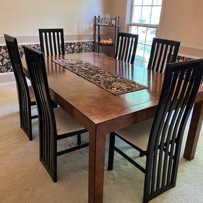 1980s Parsons table with a burled wood finish and extra leaves