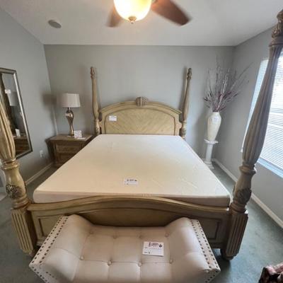 King size with Tempur-pedic mattress almost new. 