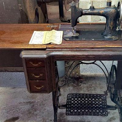 1915 National sewing machine