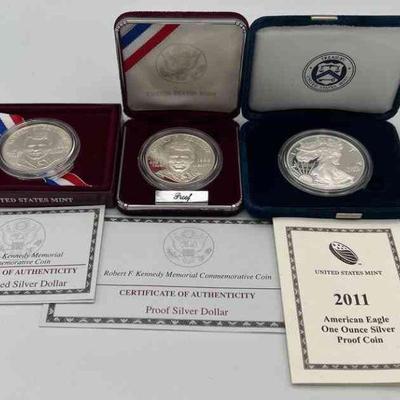 MMM254-Robert F Kennedy Commemorative Coin Lot