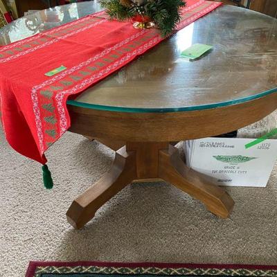 Round oak table w/2 leaves & glass top