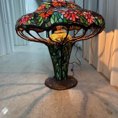 $800 appears to be a Tiffany lamp-MUST SEE