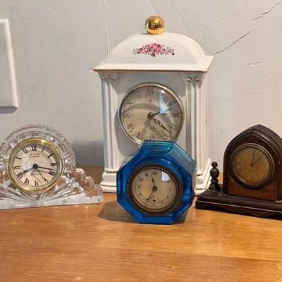 (4) Small Mantle Clocks
