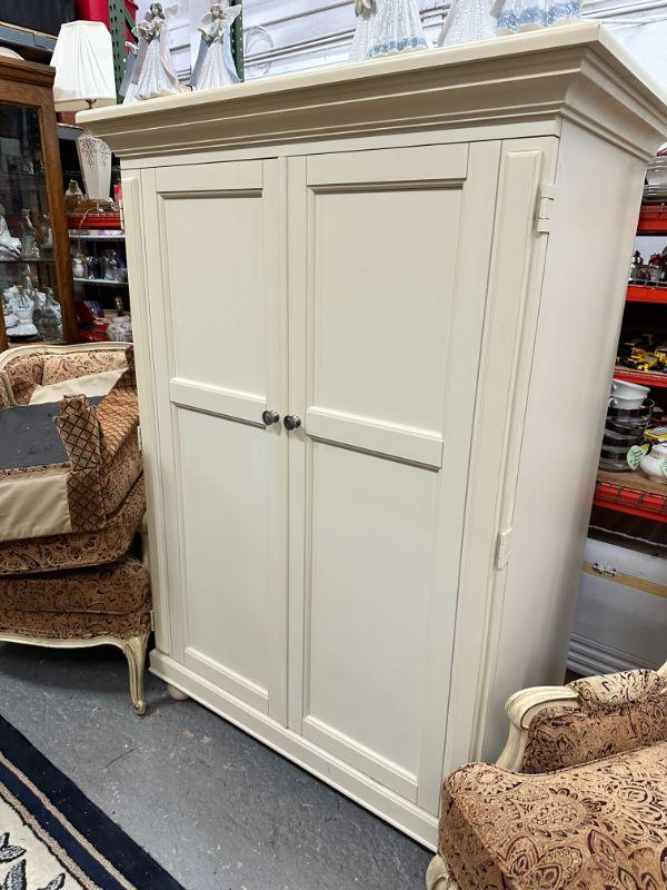 Cait's Mokena Estate Sale