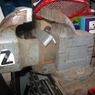 Parker 5" jaw vise massive !  BUY IT NOW  $ 400.00
